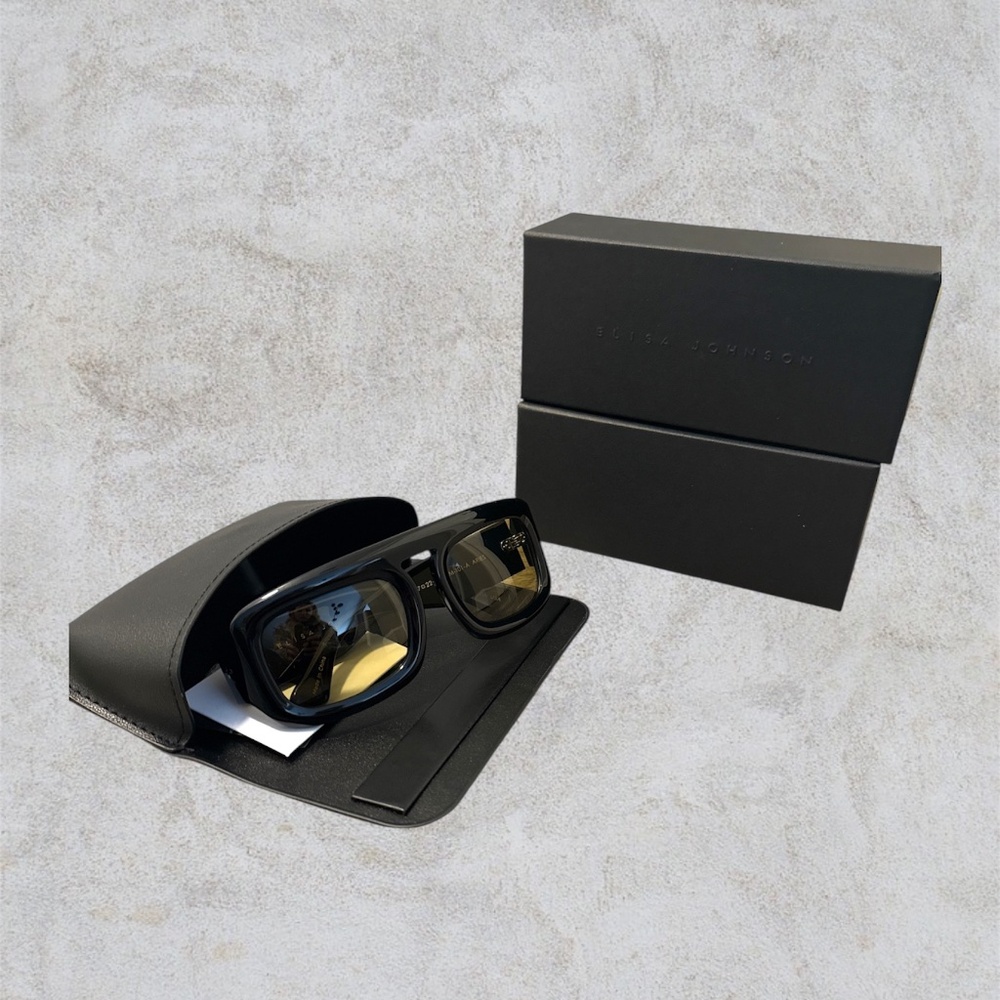 Elisa Johnson ARIES IN GLOSS BLACK OLIVE GREEN LENS